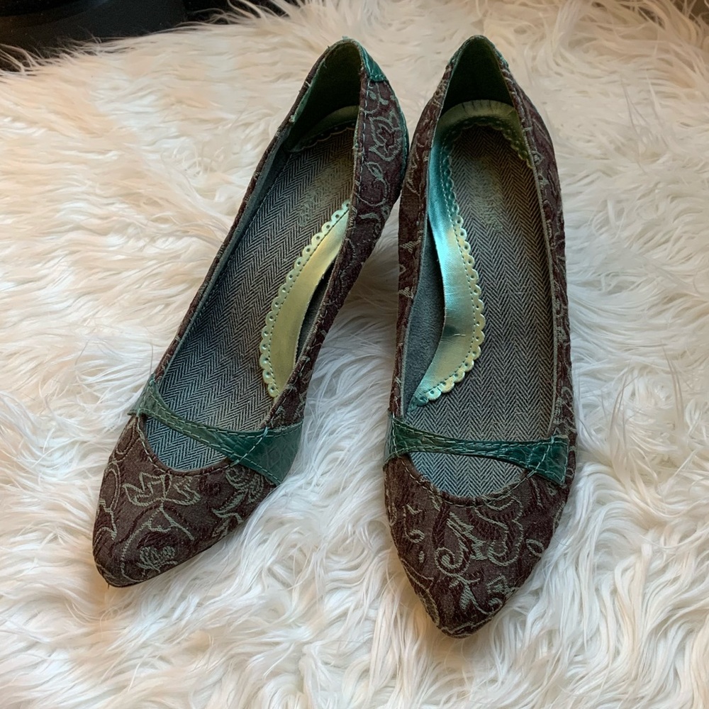 Super Cute Seychelles Kitten Heels